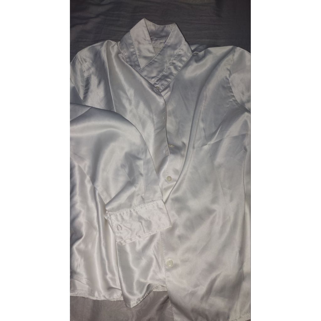 kemeja putih satin