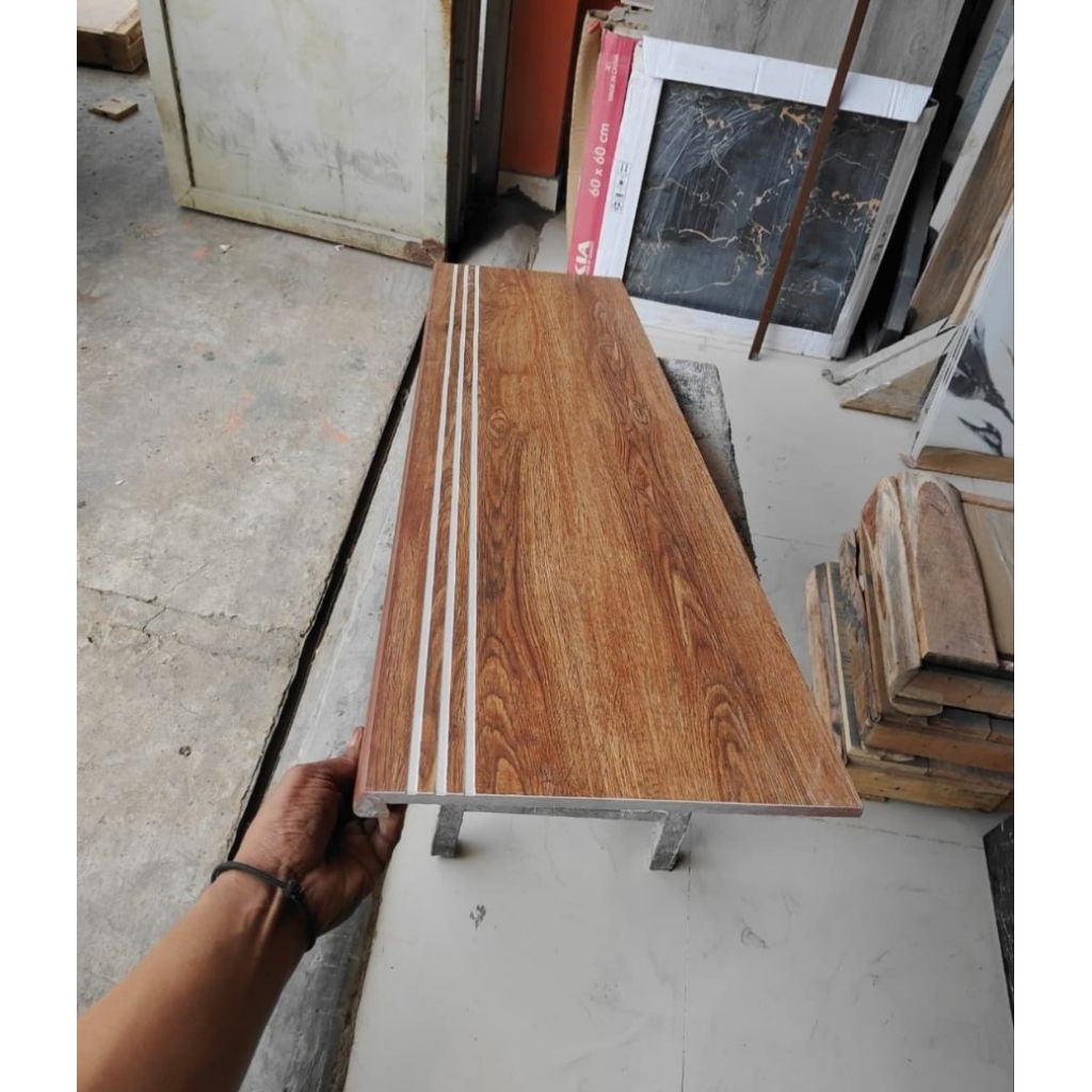 granit anak tangga 30×90 motif kayu step nosing