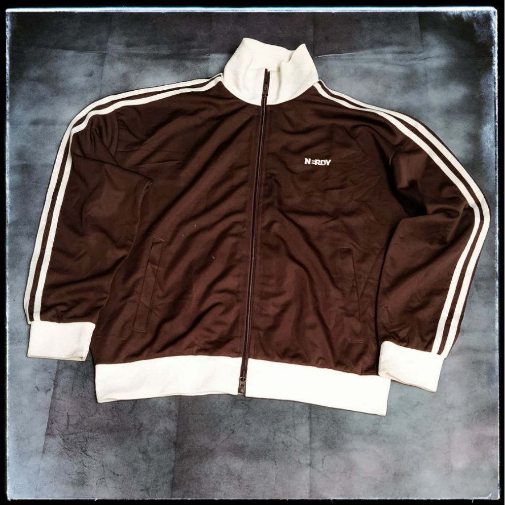 NERDY Jaket klasik NY tracktop merk Nerdy size L to XL