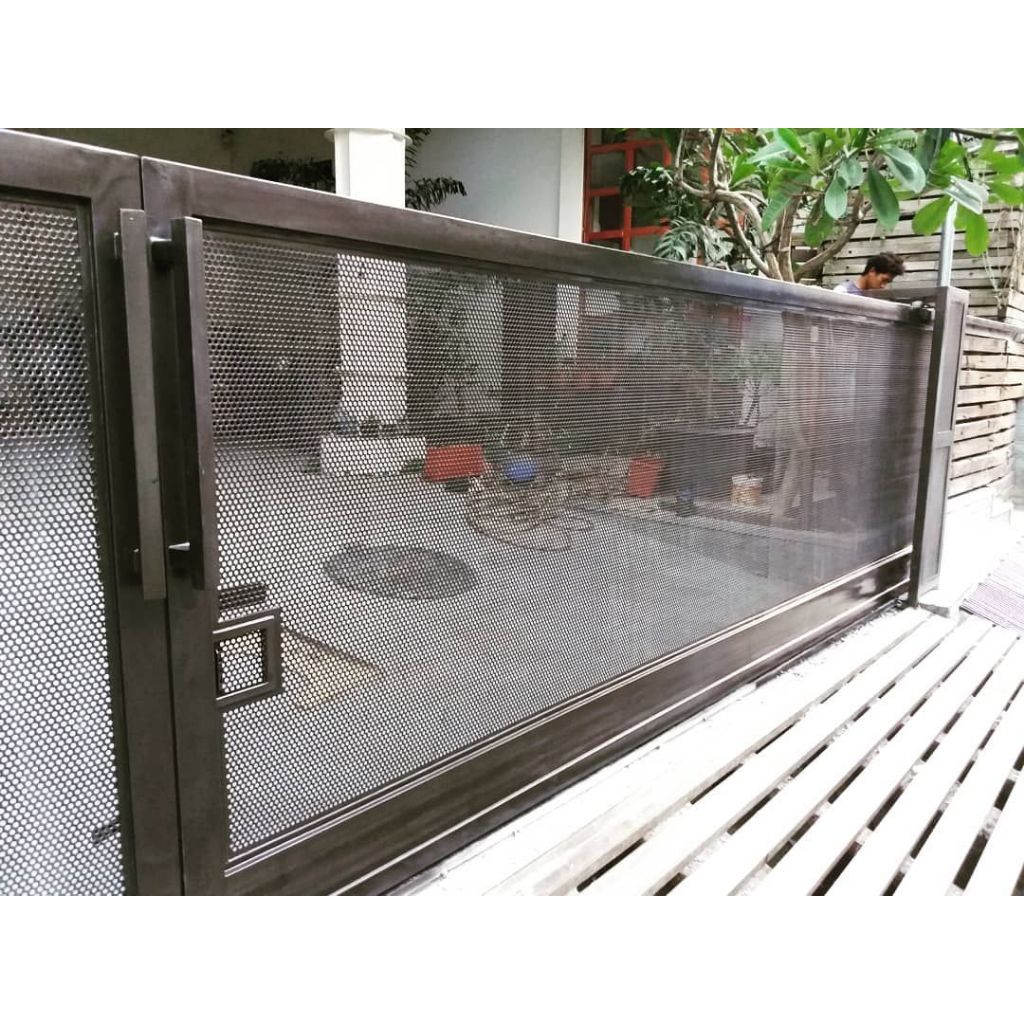 Pagar Perforated Minimalis, Estetika Lubang yang Menawan