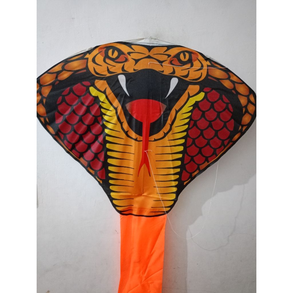 LAYANGAN HIAS ULAR COBRA