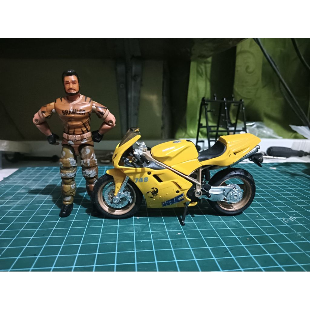 motor skal 18 Ducati merk Maisto