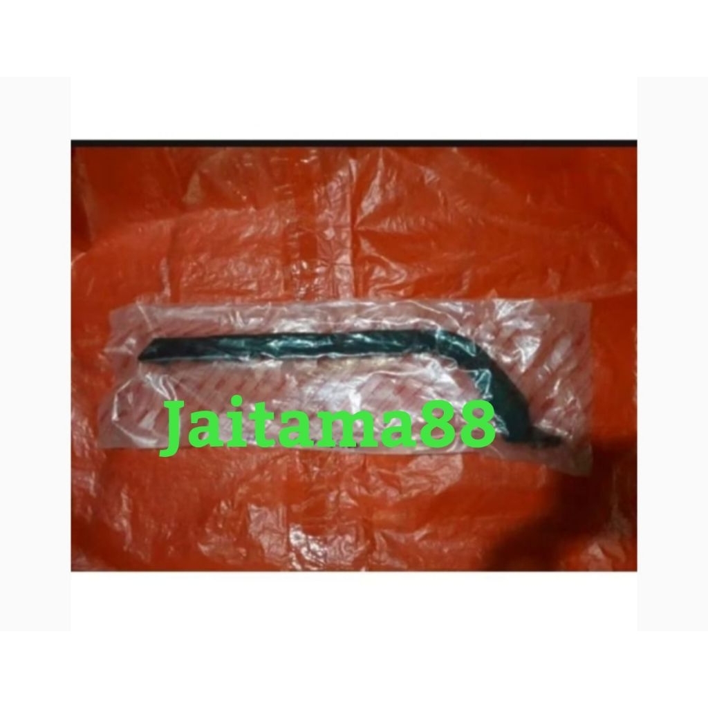 BRACKET BEMPER BELAKANG KANAN INNOVA 2004-2015 ORIGINAL