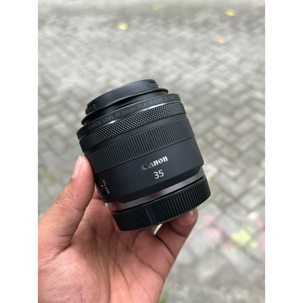 Lensa fix Canon RF 35mm F1.8 Macro IS STM (Second)