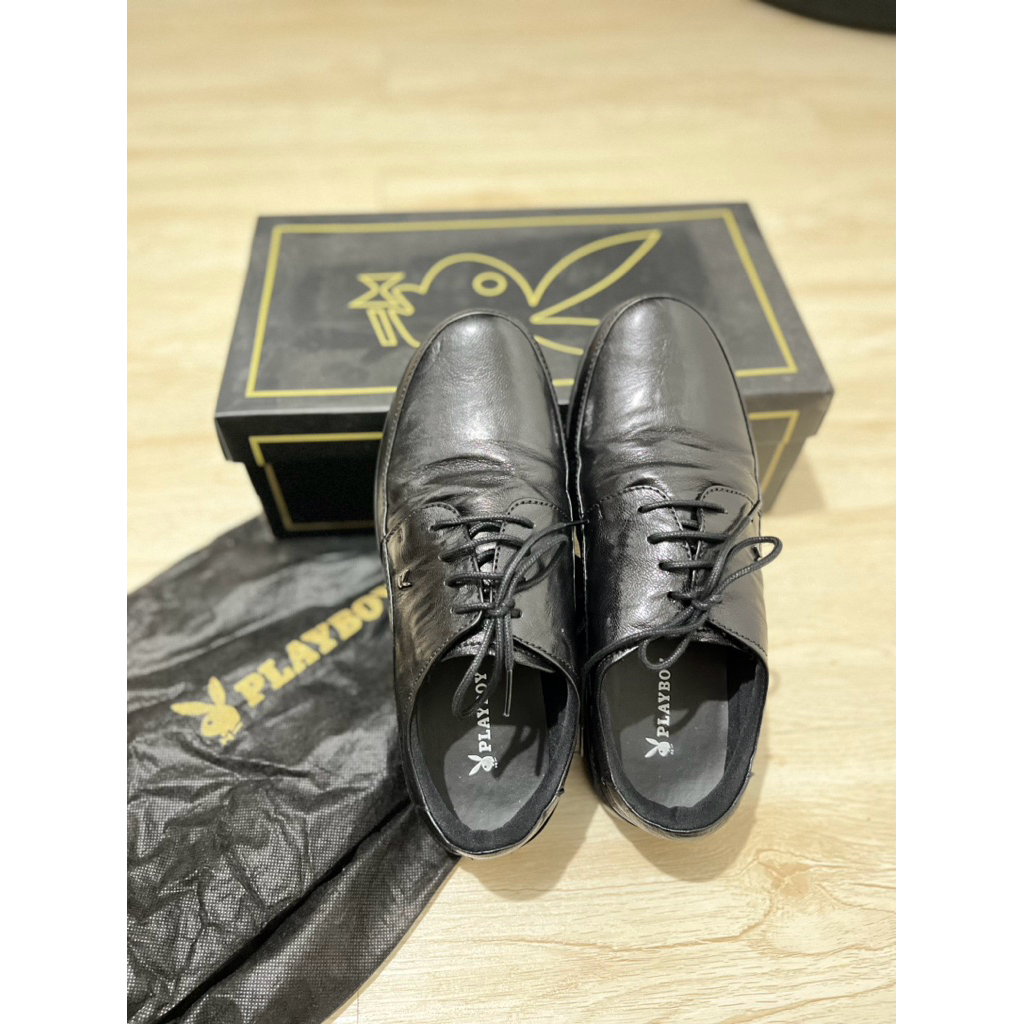PRELOVED SEPATU PLAYBOY
