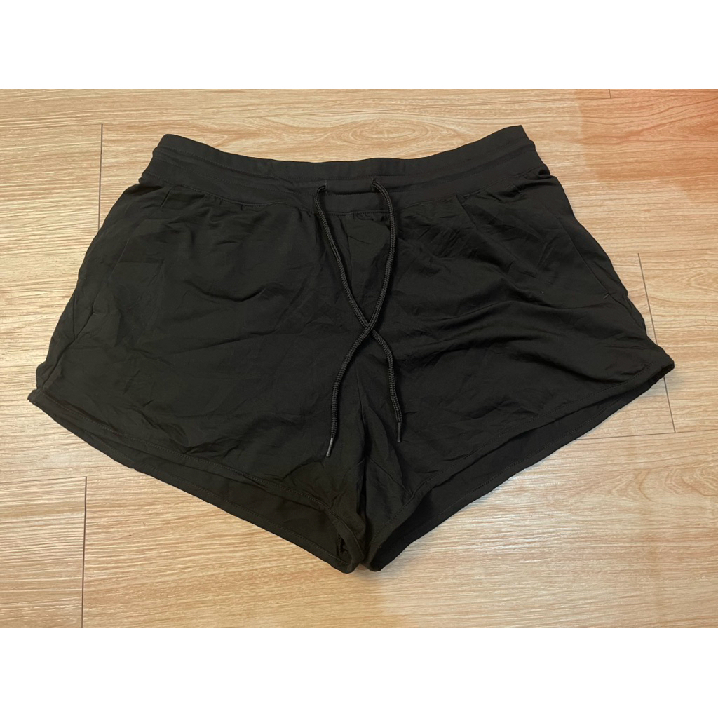 celana olahraga merk uniqlo