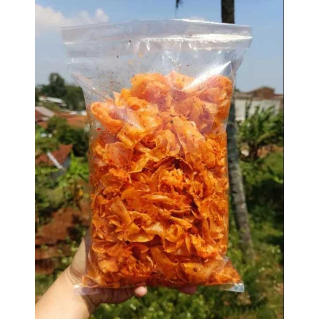 

Keripik Singkong Daun Jeruk Pedas 250gr – Renyah, Gurih, dan Pedas Nagih