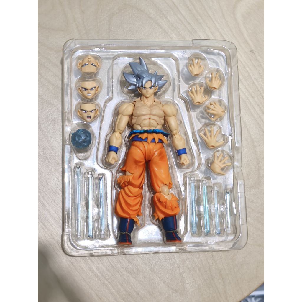 Shf Son Goku Ultra Instinc Bib
