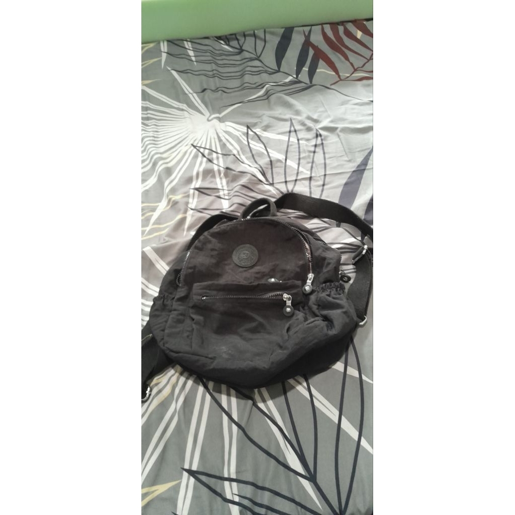 PRELOVED TAS RANSEL WANITA MERK CHIBAO WARNA HITAM BANYAK KANTONGNYA REAL PICT