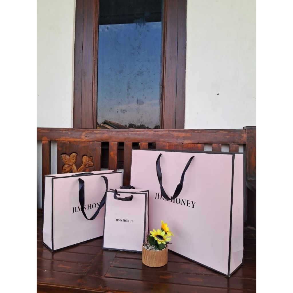 

PAPER BAG ORI JIMSHONEY TAS UNTUK KADO SPESIAL SANGAT ELEGAN.