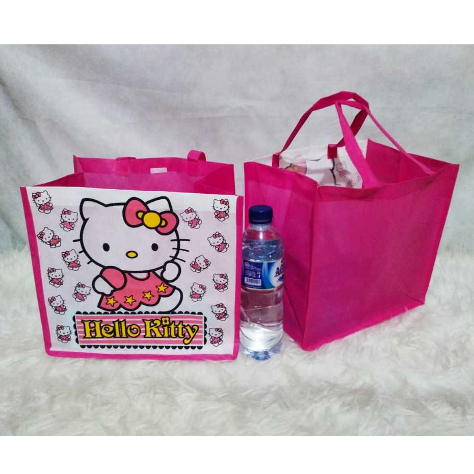 

Goodie Bag Tas Spunbond Muat Kotak nasi BENTO 27x18x26 Souvenir Bingkisan Snack Ulang Tahun Anak