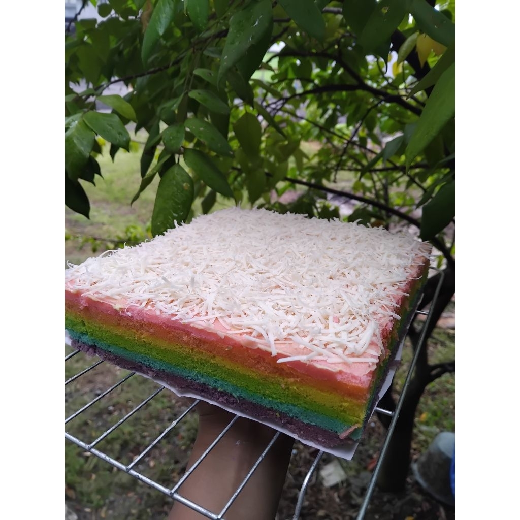 

RAINBOW CAKE