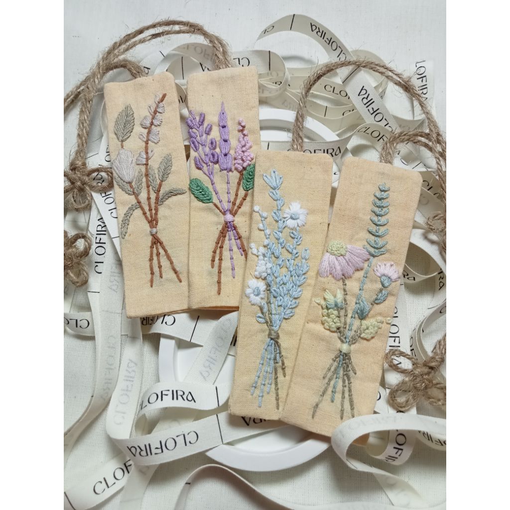 

(Handmade) Embroidery Bookmark|Pembatas buku buatan tangan|Pembatas buku sulam tangan|Bookmark edisi flower|Pembatas buku mini