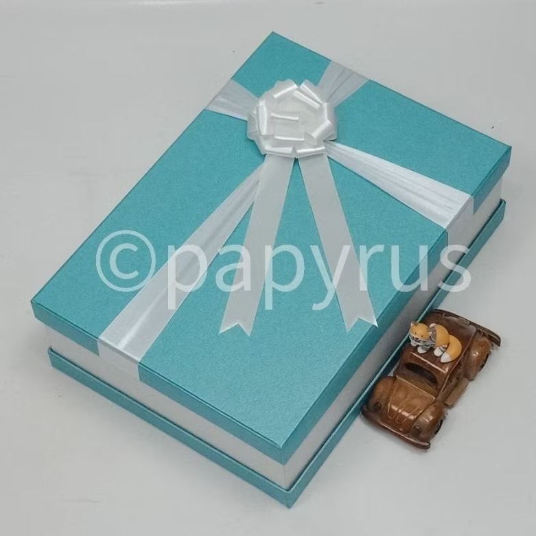 

PAPYRUS Sandwich 25x35 Tinggi 10cm Kotak Kado Gift Box V3