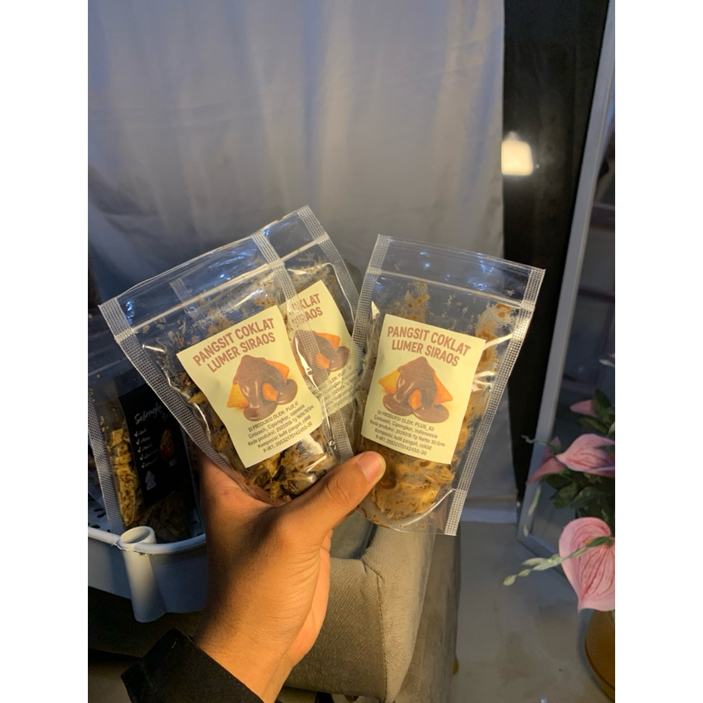 

Pangsit coklat lumer siraos cemilan enak instan sudah izin PIRT.