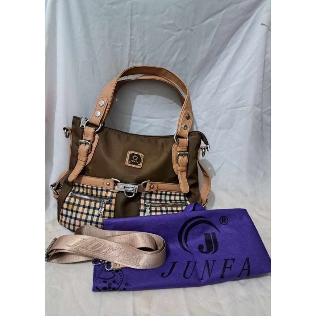 PRELOVED (PL)  TAS  LENGKAP DENGAN DUST BAG