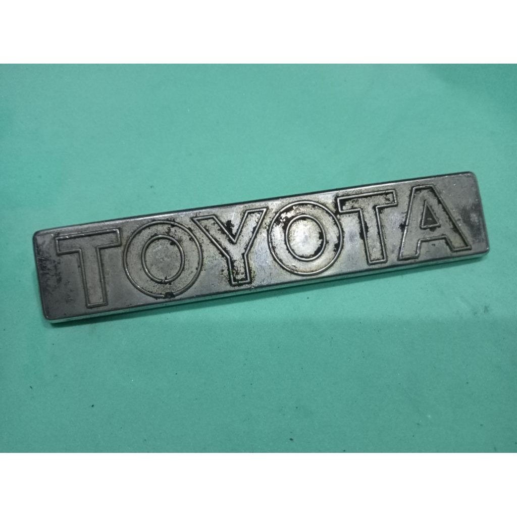 emblem grill Toyota Corolla ke30 THN 78-79