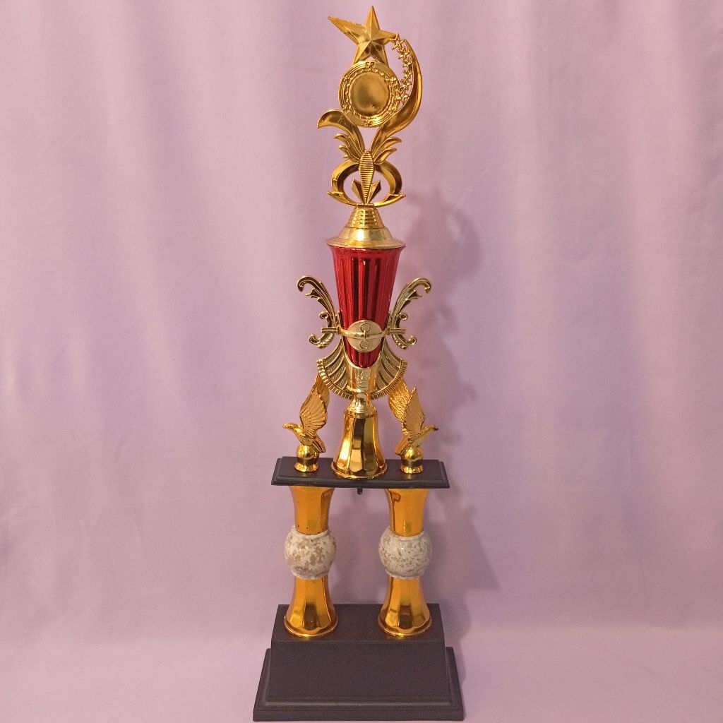 PIALA KAKI DUA SATUAN CK IMPORT BESAR PIALA KEJUARAAN