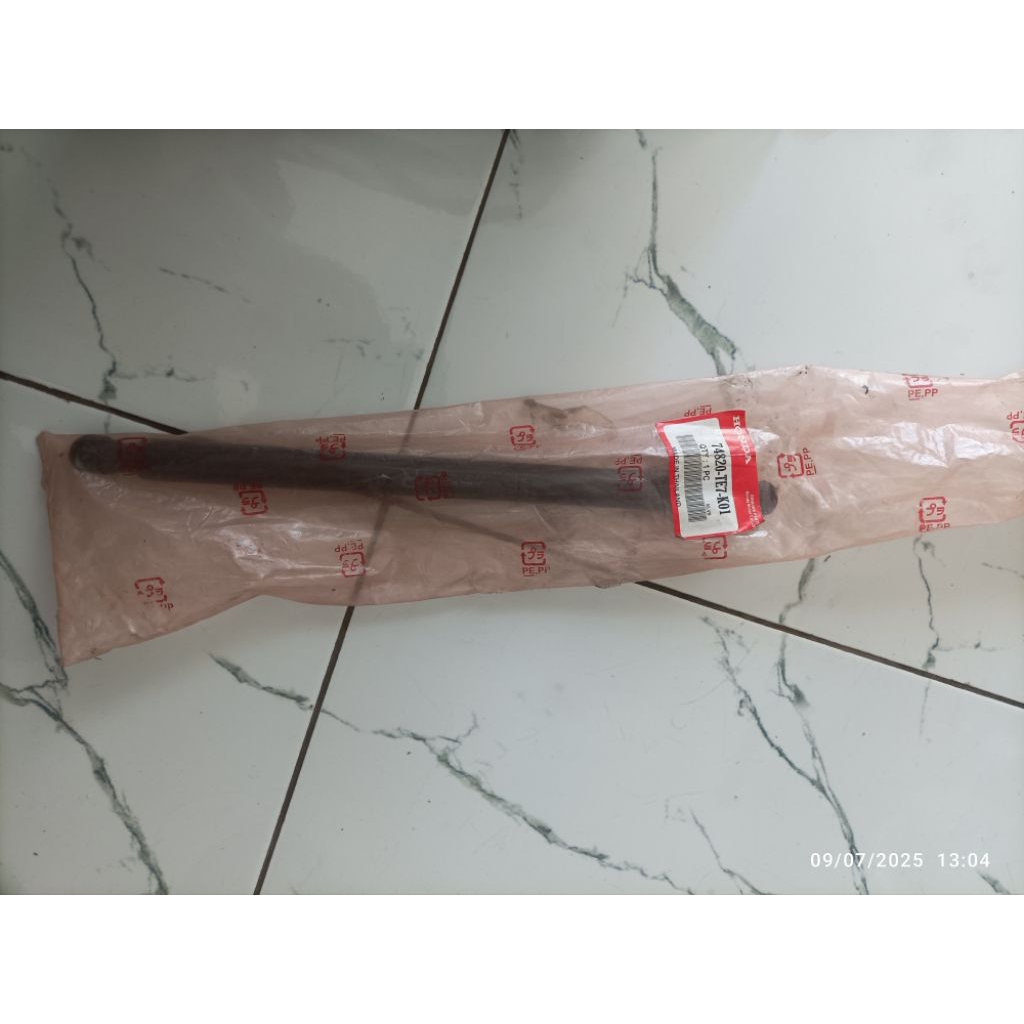 shock bagasi mobil mobilio (74820-TE7-K01)