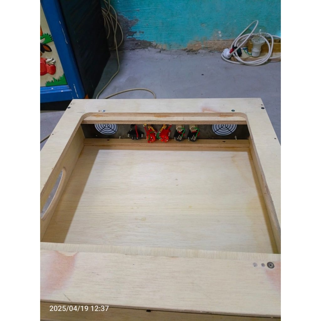 box power ca 10 bahan triplek 9mm hanya box saja belum plat