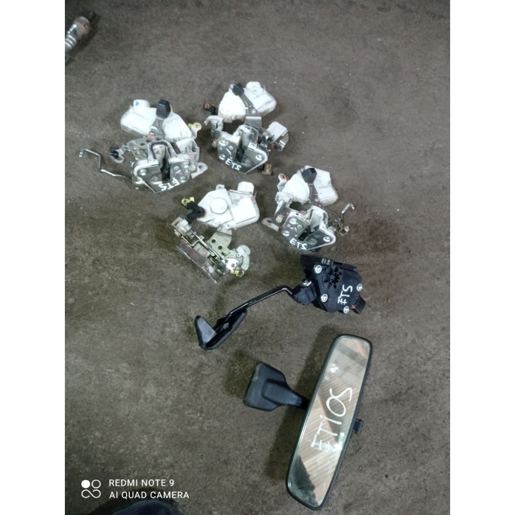 spion tengah Etios Valco