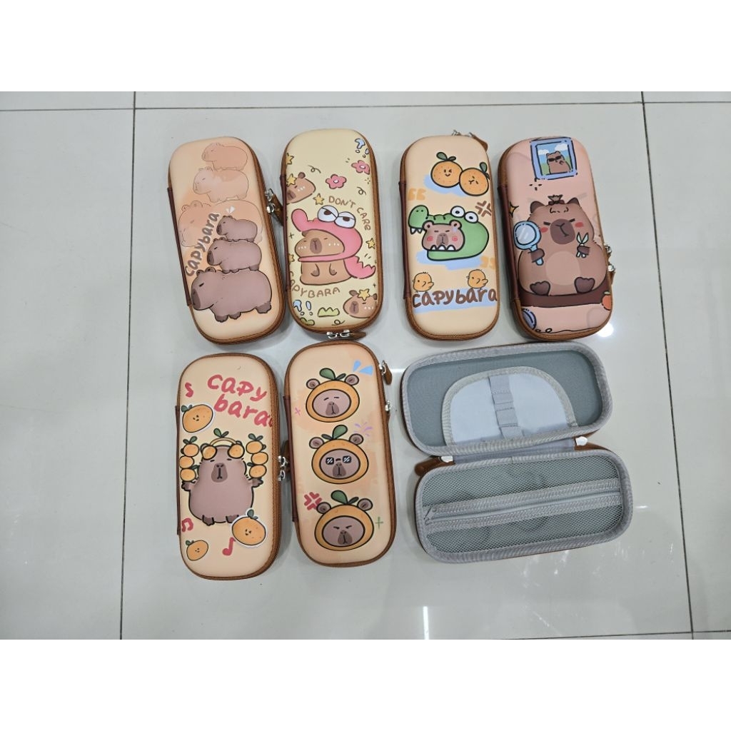 

Tempat pensil 3D timbul kotak pensil anak capybara