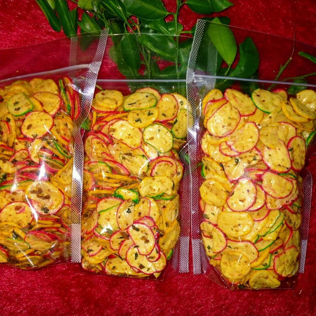 

kerupuk seblak kering/kerupuk bawang/kerupuk warna/kerupuk sebring bumbu pedas manis daun jeruk 200gr