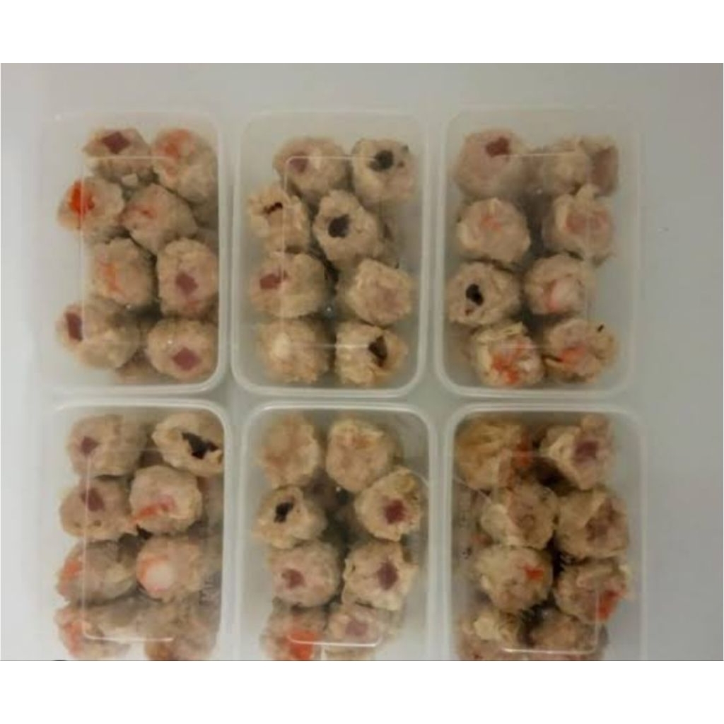 

Dimsum ayam yummie besar Halal per box ( isi10 pcs ) sudah free saos