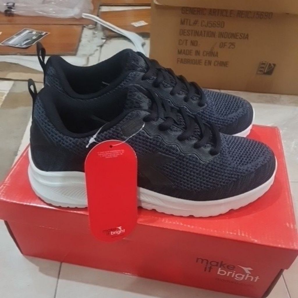 Sepatu diadora alatri M black