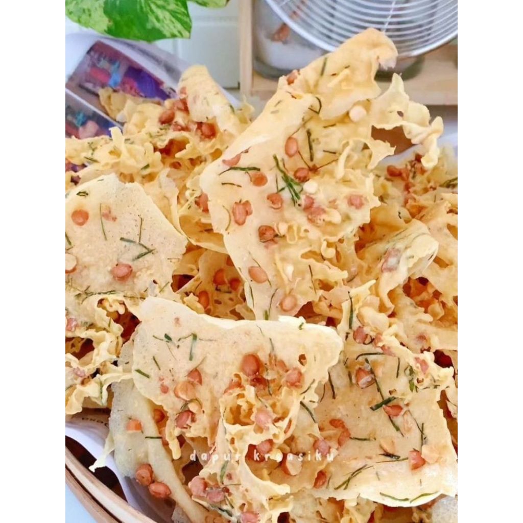 

Rempeyek Kacang Tanah daun jeruk/ renyah gurih/ toples