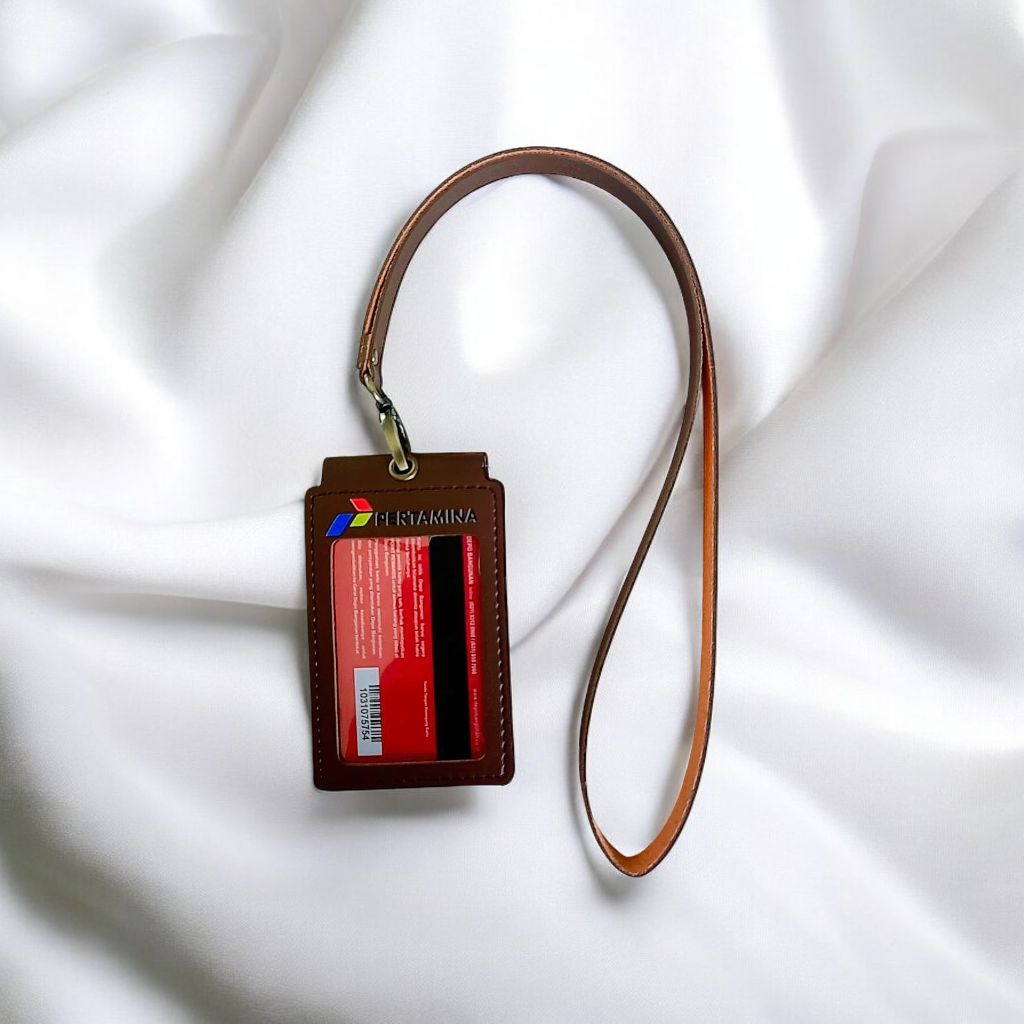 

Name Tag Kulit ID Card Holder Magnet Model Satu Mika | Logo PERTAMINA
