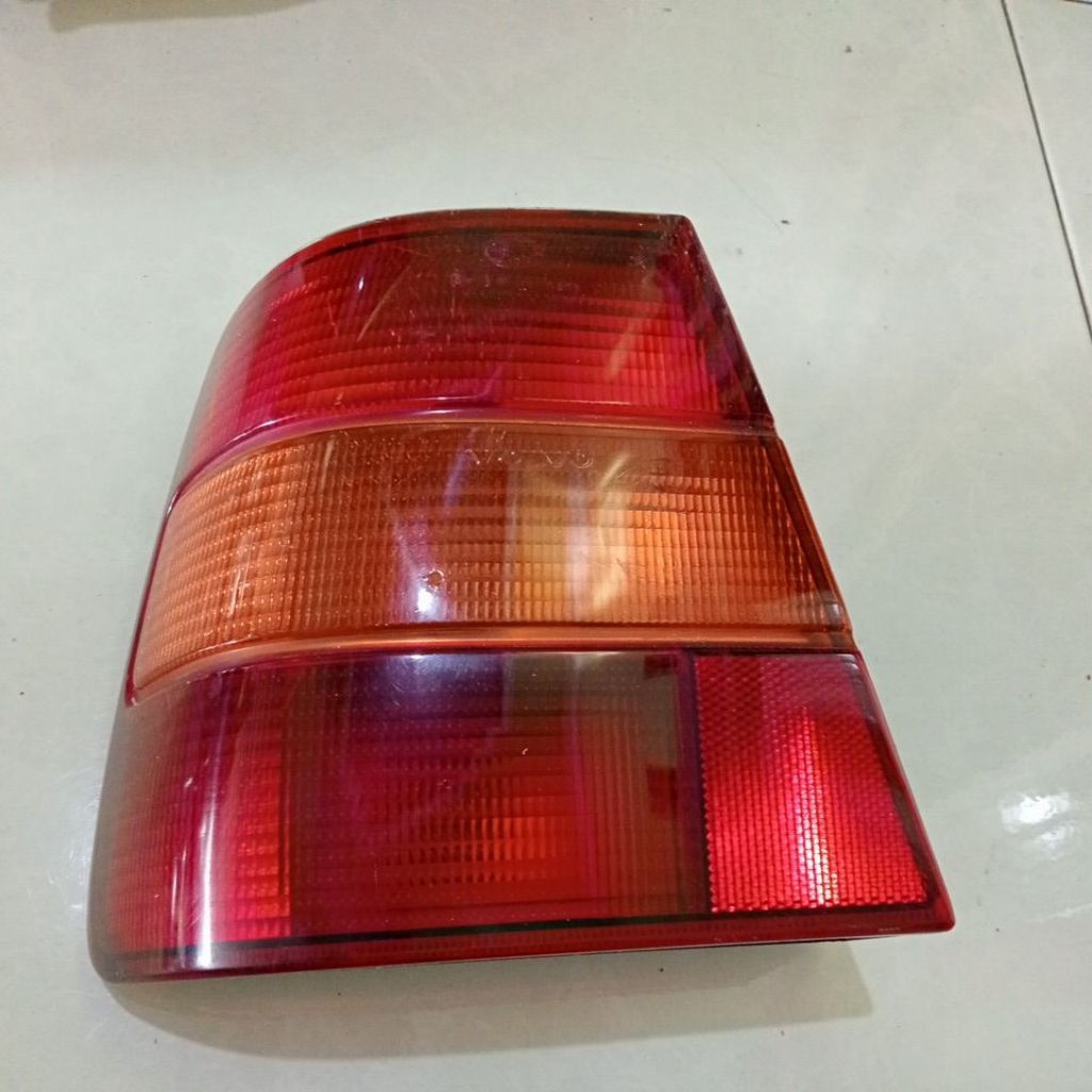 lampu stop Volvo 960 sebelah kiri merek HELLA Made in Germany