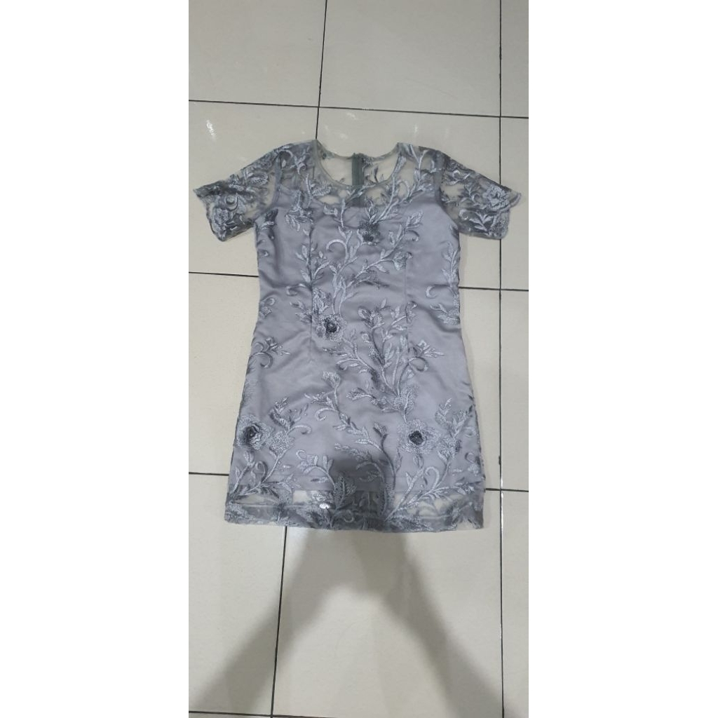 Dress Pesta warna Silver