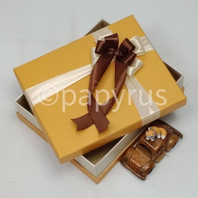 

PAPYRUS Sandwich 22,5x27,5 Tinggi 8cm Kotak Kado Gift Box V1