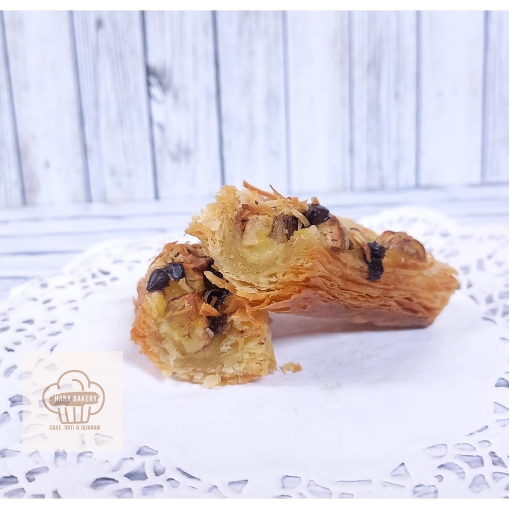 

Banana Milk Crispy Pastry Vla isi 10 Homemade Hana Roti Sidoarjo
