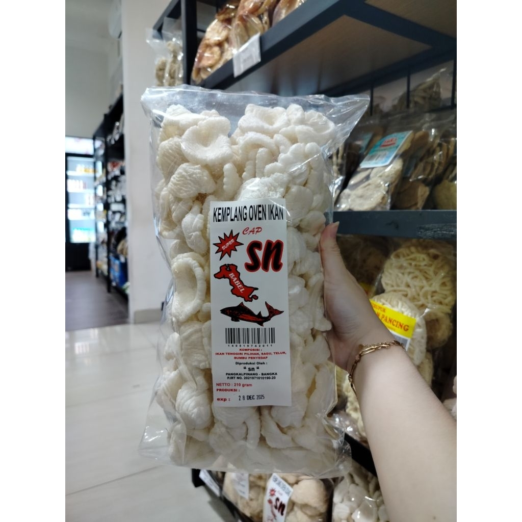 

Kemplang oven ikan khas Bangka cap SN, kecil