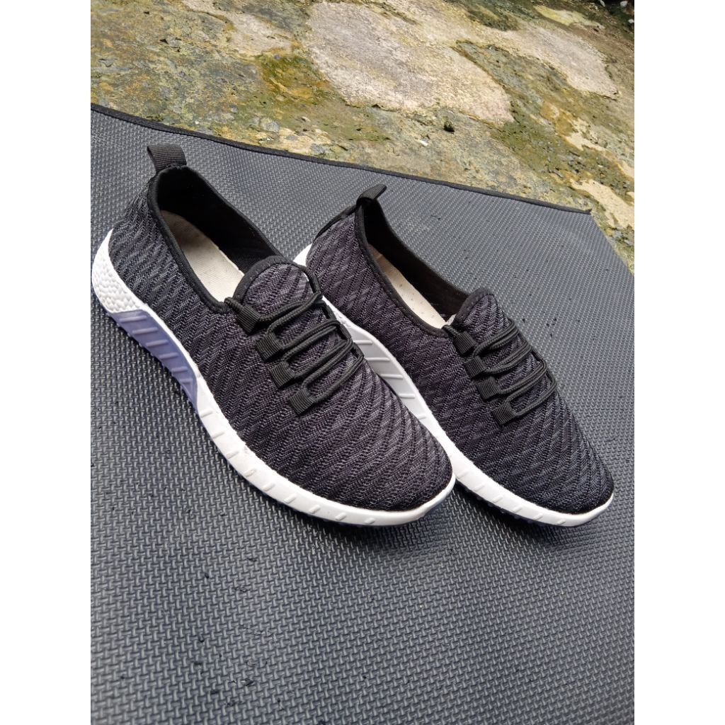 Sepatu running Declan original
