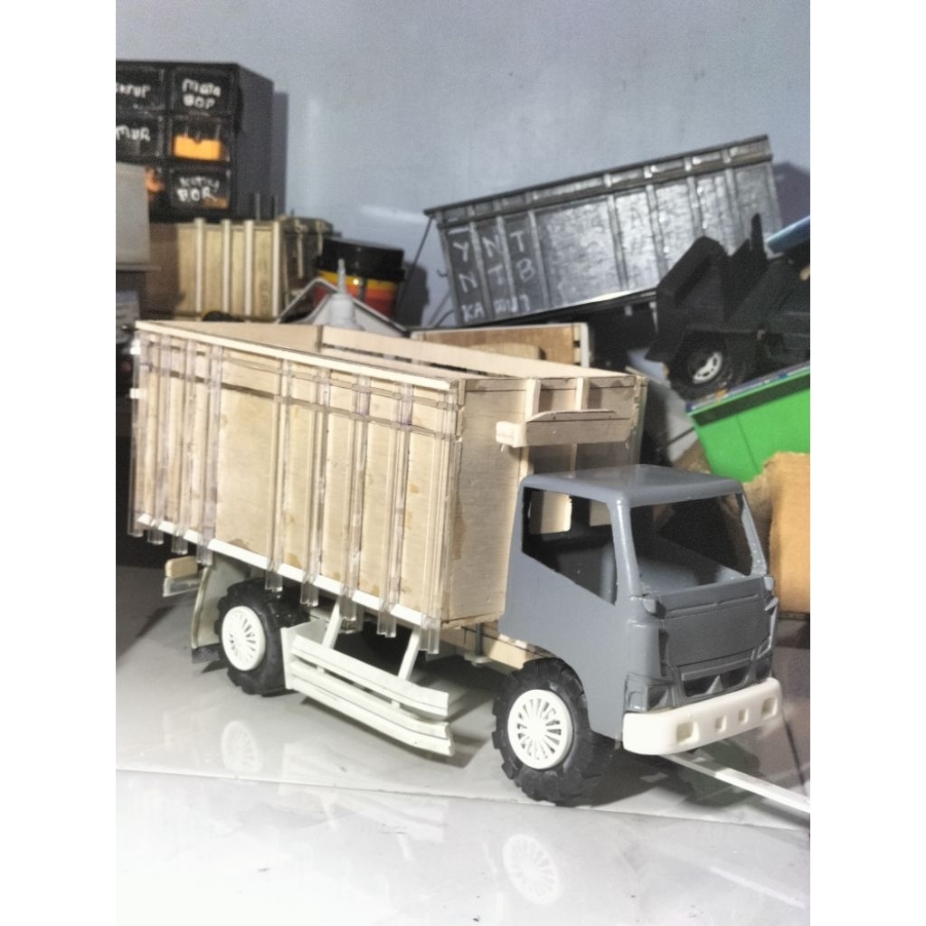 miniatur truk herex skala truk plastik mbois