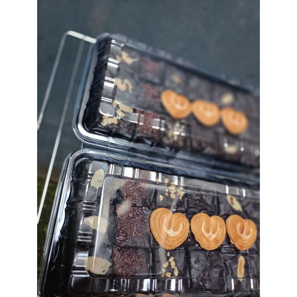 

Fudgy Brownies MEDIUM 20X10