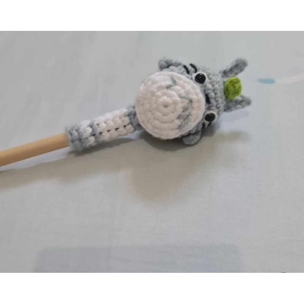 

topper pensil totoro abu