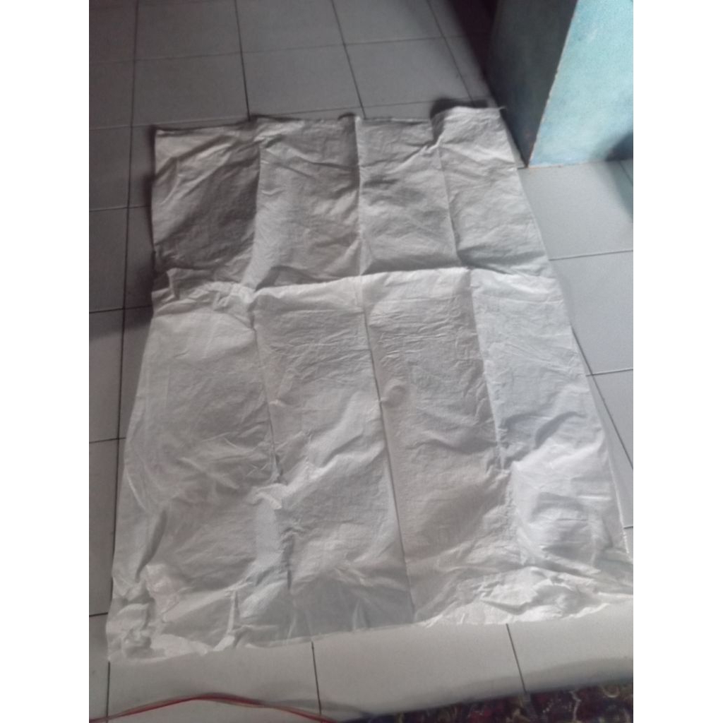 Karung paket + karung pakan ayam bekas