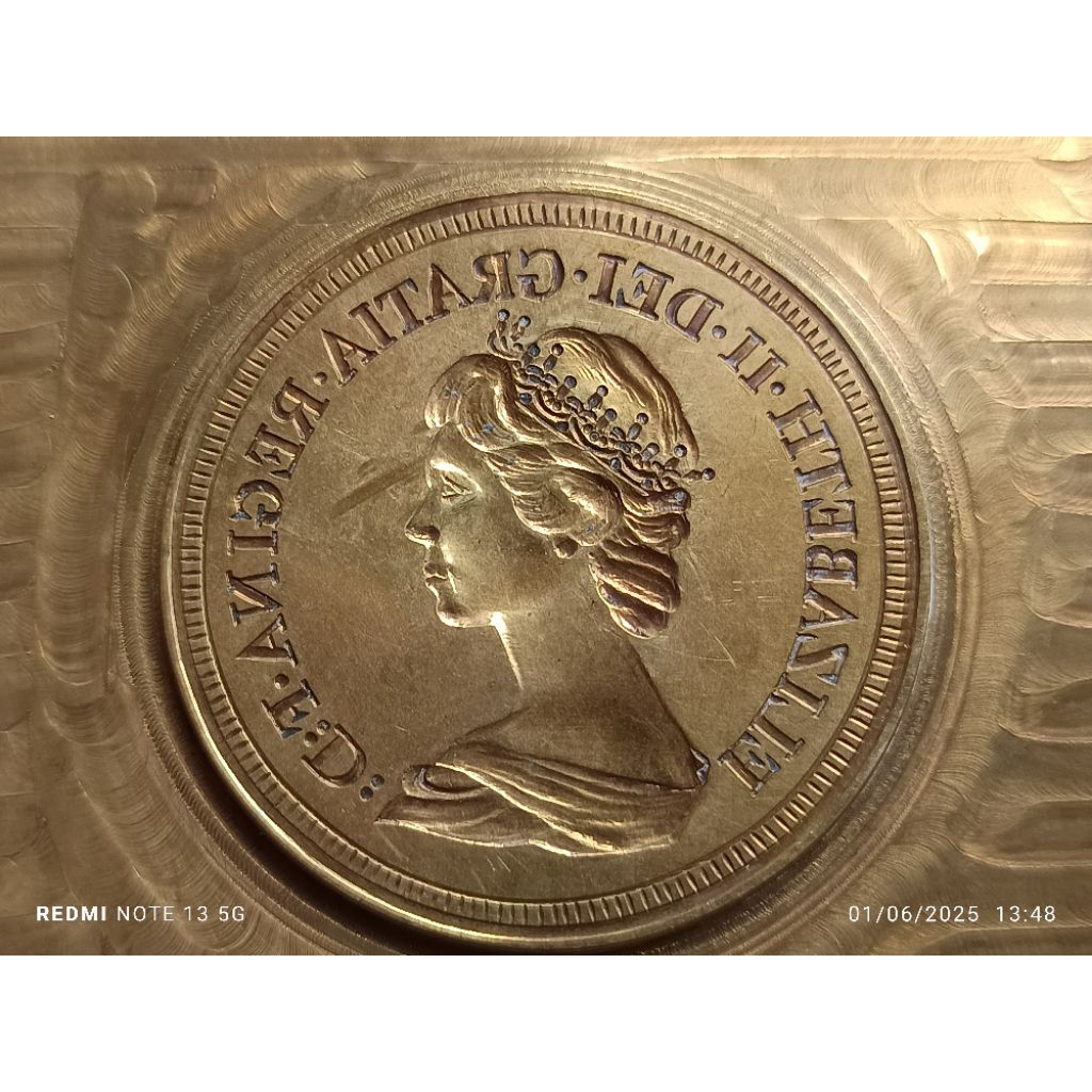 Koin Kuno Ratu Elizabeth II Uniface