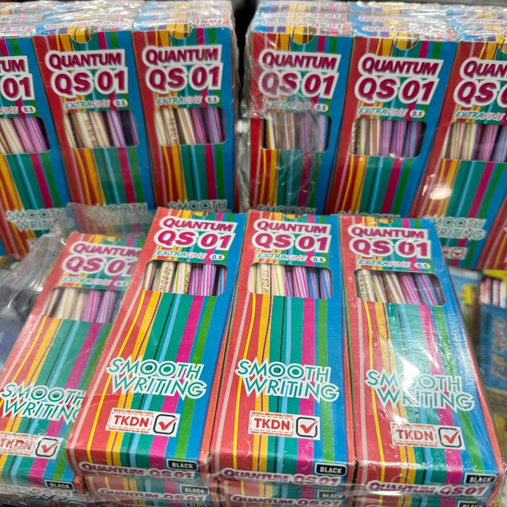 

Pulpen merk QUANTUM type QS-01 Smooth Writing ukuran 0.5mm 1 box isi 12 pcs