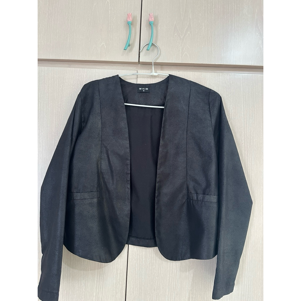 blazer pendek hitam