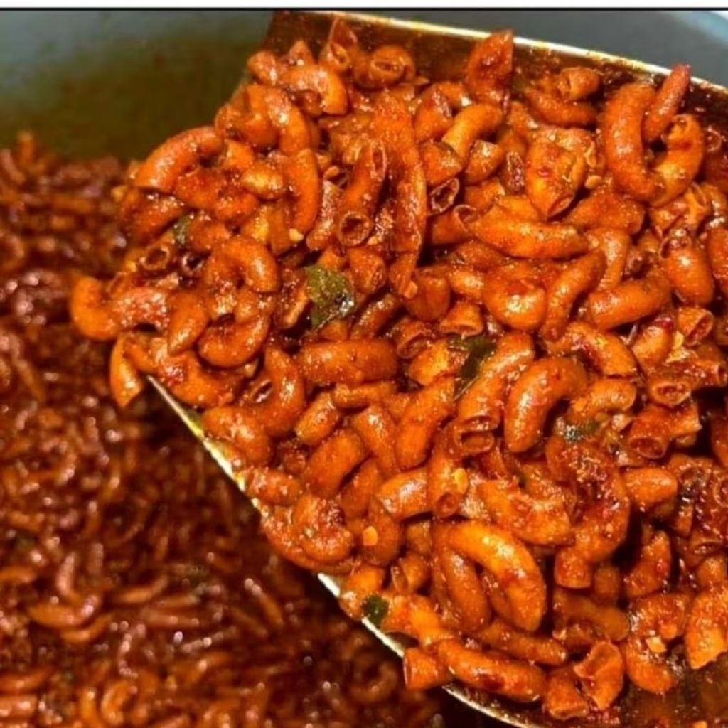 

MacHah (Makaroni Seuhah Pedas Daun Jeruk Asli)