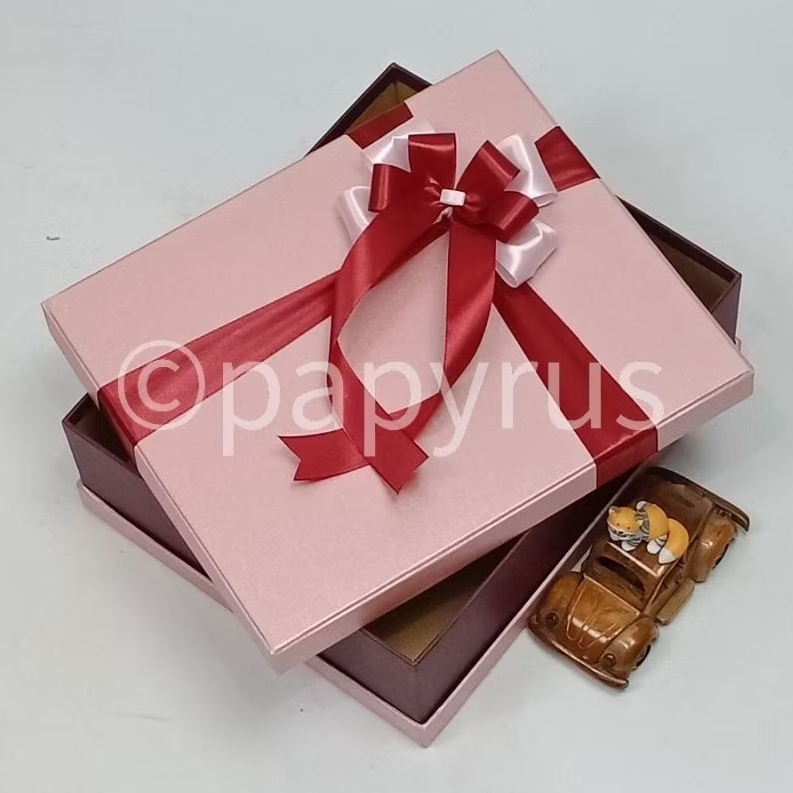 

PAPYRUS Sandwich 25x30 Tinggi 8cm Kotak Kado Gift Box Hadiah V3