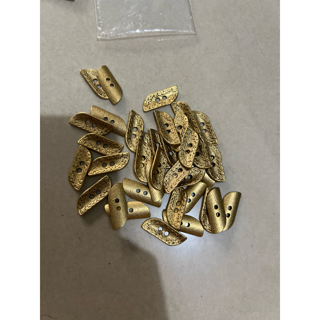 Kancing Vintage Gold