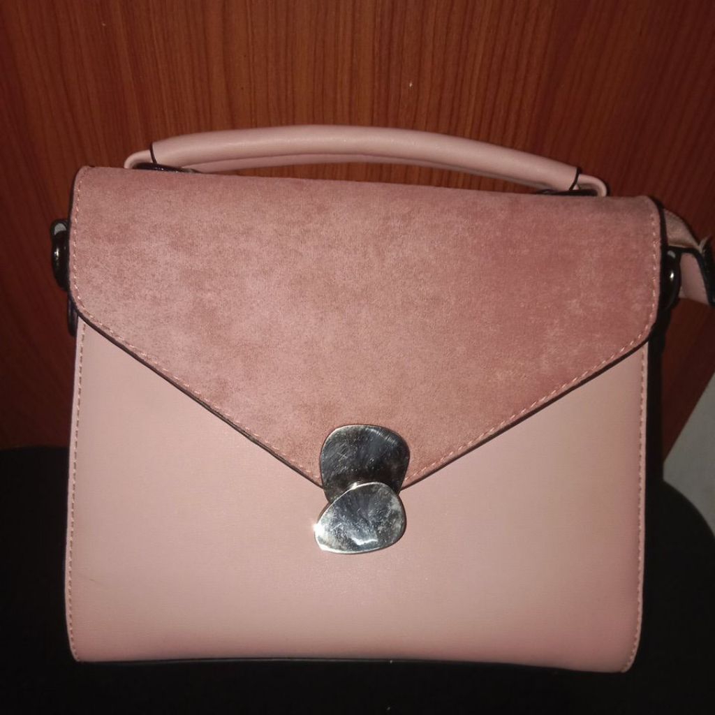 PRELOVED Sling Bag Lorica LIKE NEW