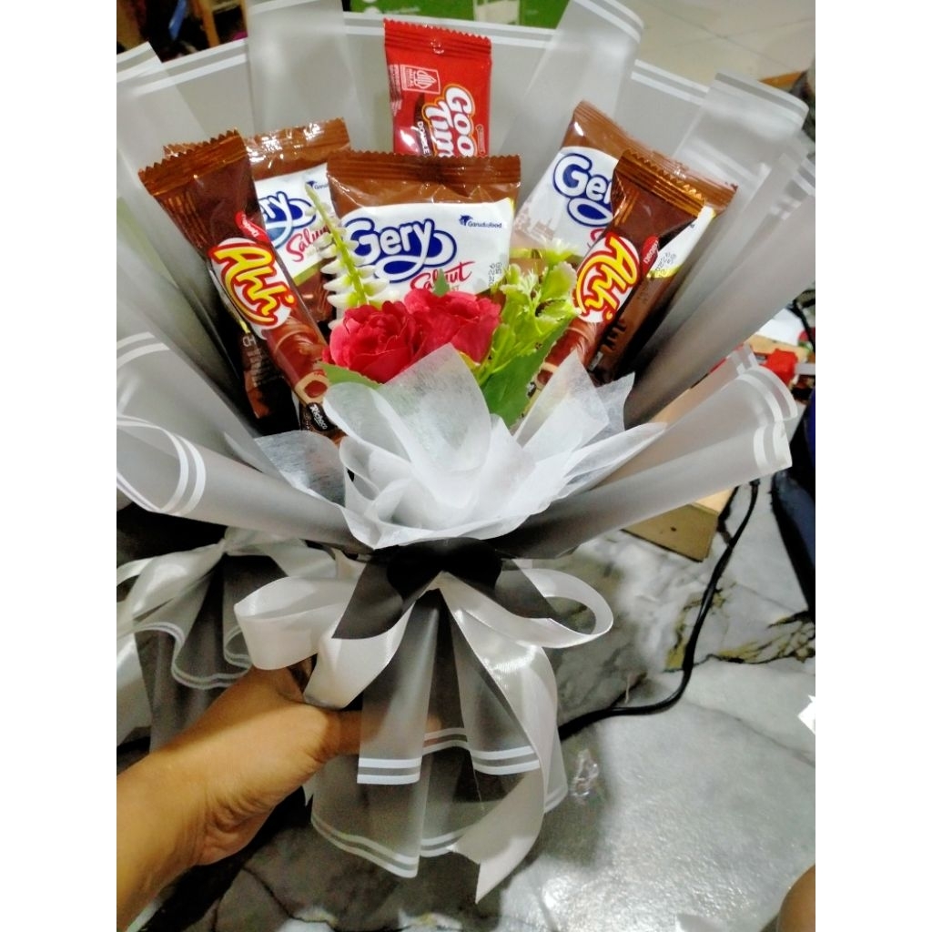 

Buket Snack murah elegan bisa PO warna/buket wisuda/ultah/hari guru