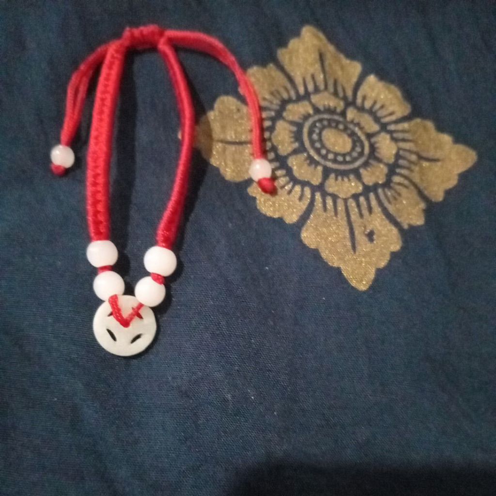 gelang tali merah bandul coin giok putih